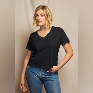 🆕🖤perfectwhitetee🖤Hendrix Cotton Boxy V Neck Tee in True Black Size Large